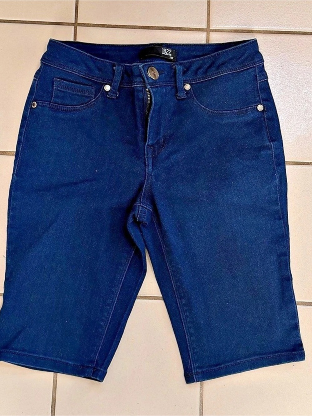 1822 Denim Bermuda Shorts Size 4 Like New